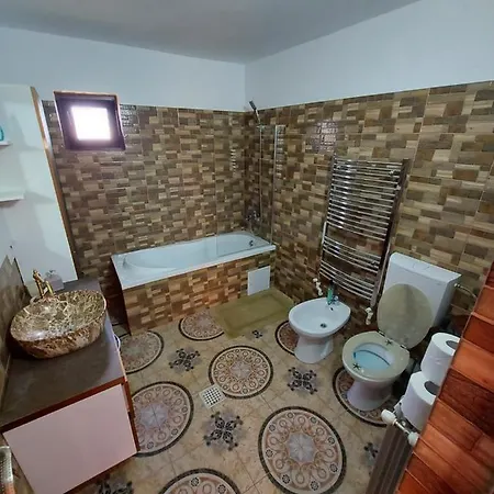 Dalila Villa *